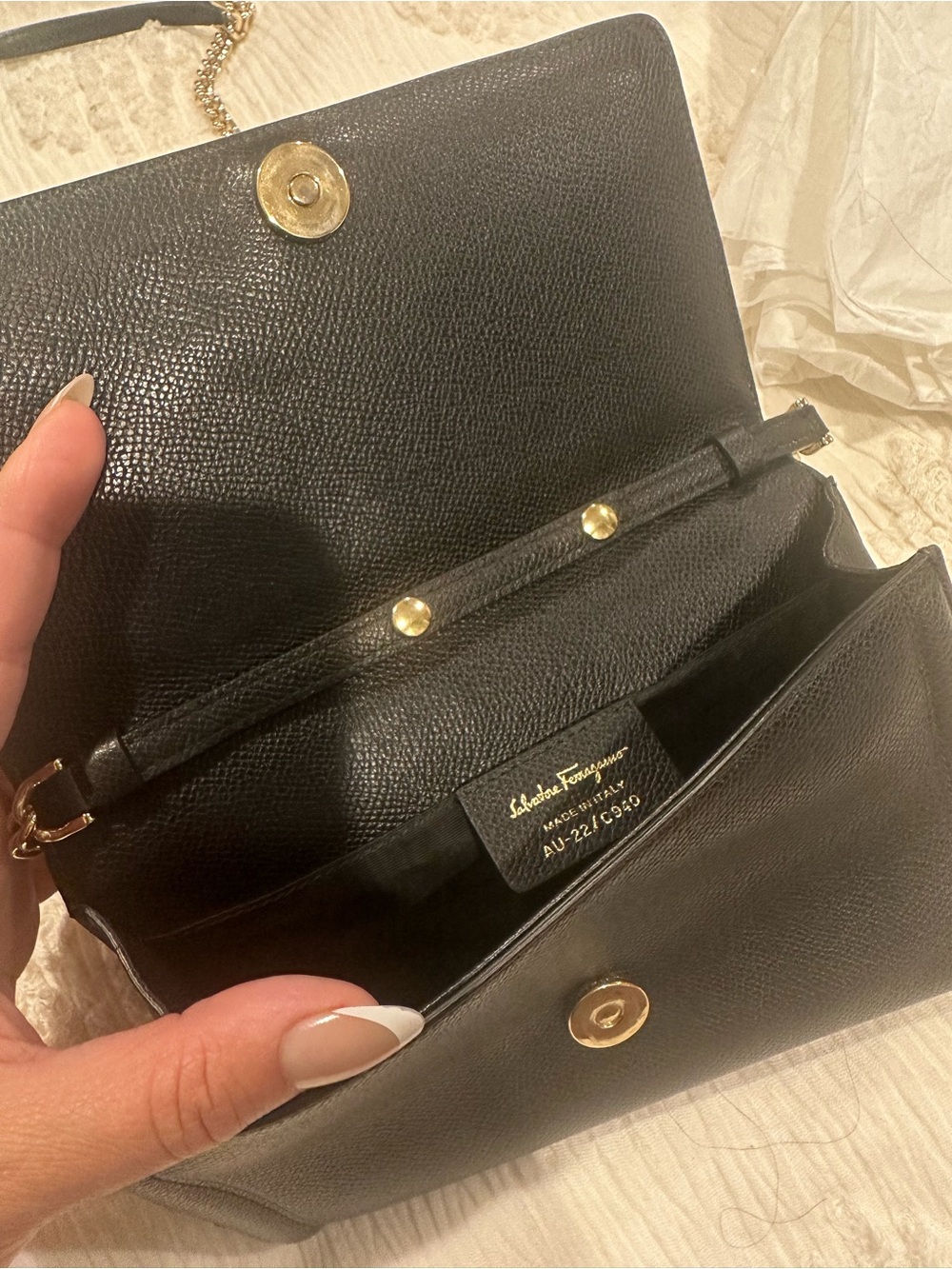 Salvatore Ferragamo Black Leather Vara Bow Crossbody with Gold Chain - Picture 3 of 9